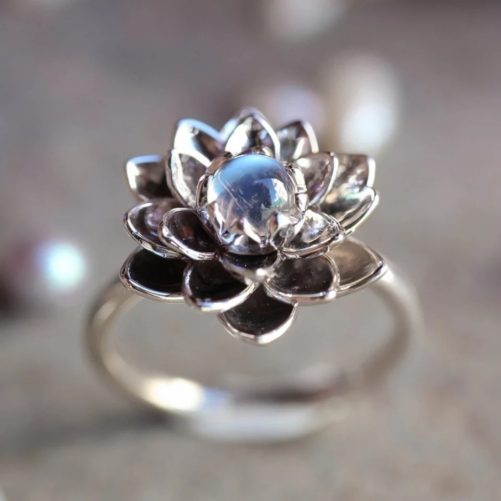 *Lotus*Moonstone Ring